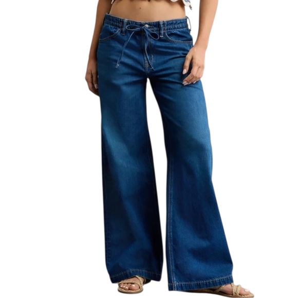 American Eagle Outfitters Denim - American Eagle Dreamy Drape Strigid Low-Rise Ultra Wide-Leg Jean size 12 Belted